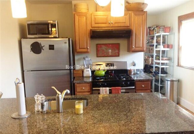 Building Photo - 61 Poplar St