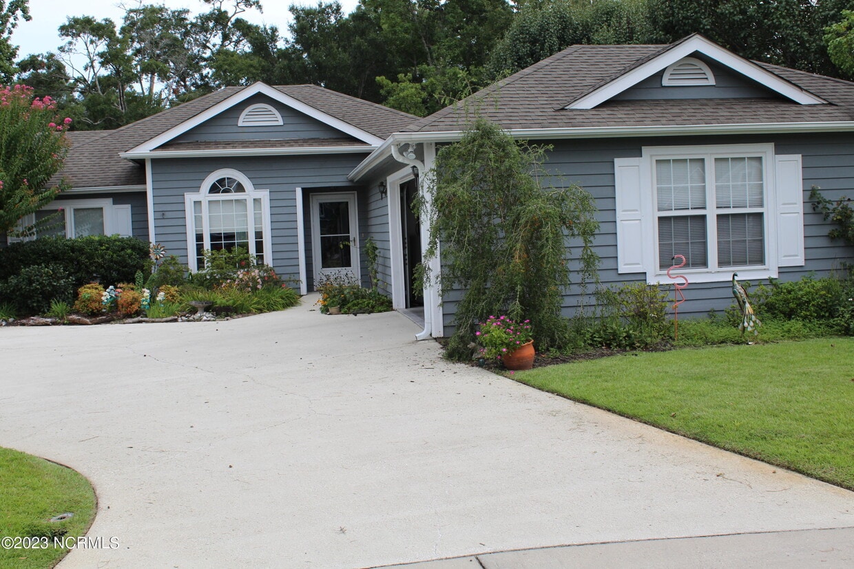 1605 Fawn Ct SW, Ocean Isle Beach, NC 28469 House Rental in Ocean