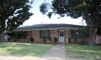 Building Photo - 1400 Potomac Dr