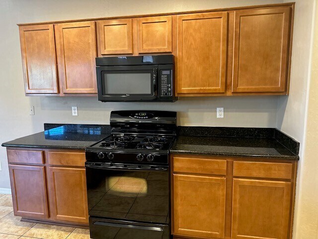 Building Photo - Beautiful two-bedroom, two bathroom home l...