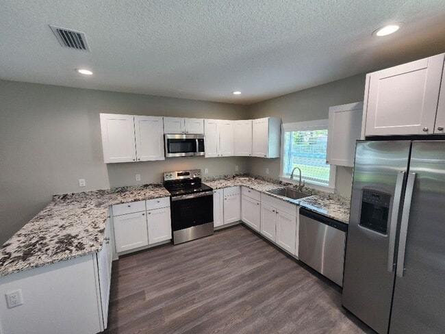 Foto del edificio - Brand New 2 Story Edgewater Duplex