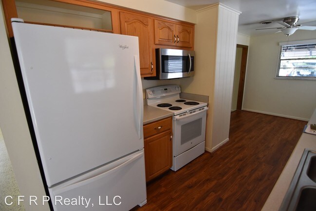 Building Photo - 3 br, 2 bath House - 361 Oakhurst St