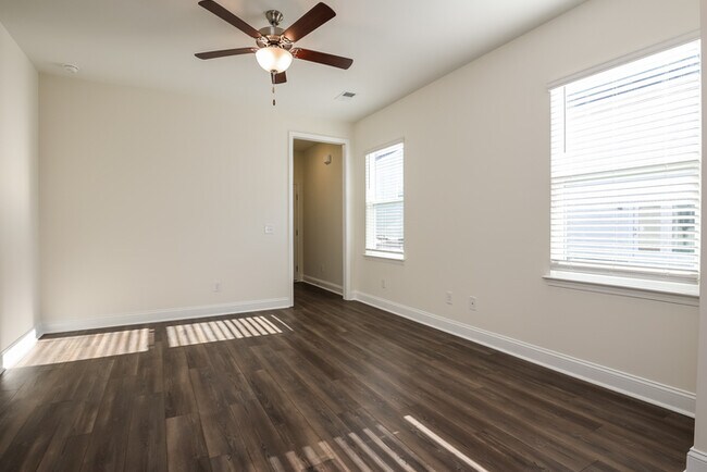 Foto del edificio - Modern 3 Bedroom in Hanahan