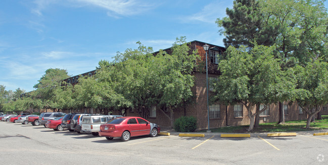 Foto del edificio - Garden Center Apartments