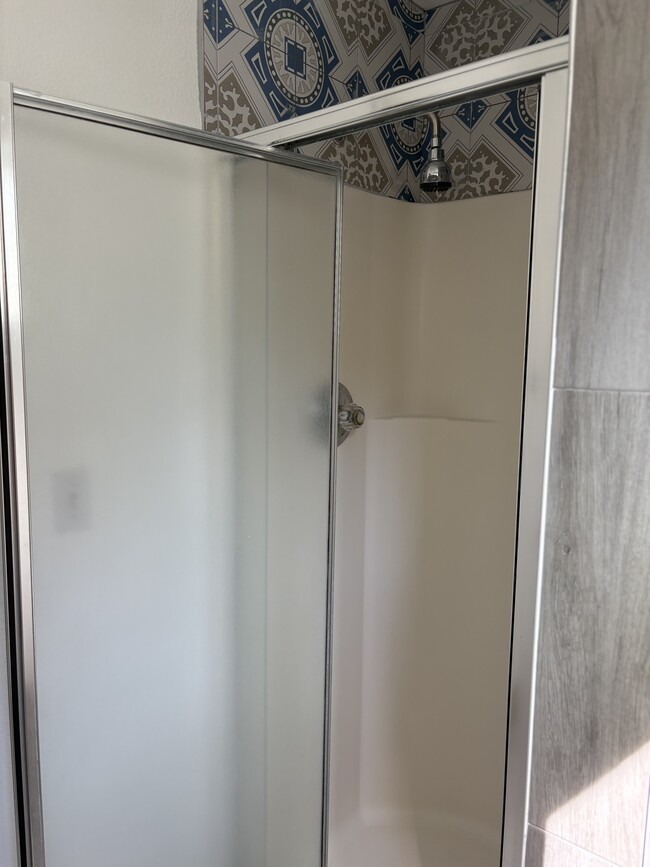 Shower - 4746 W 171st St