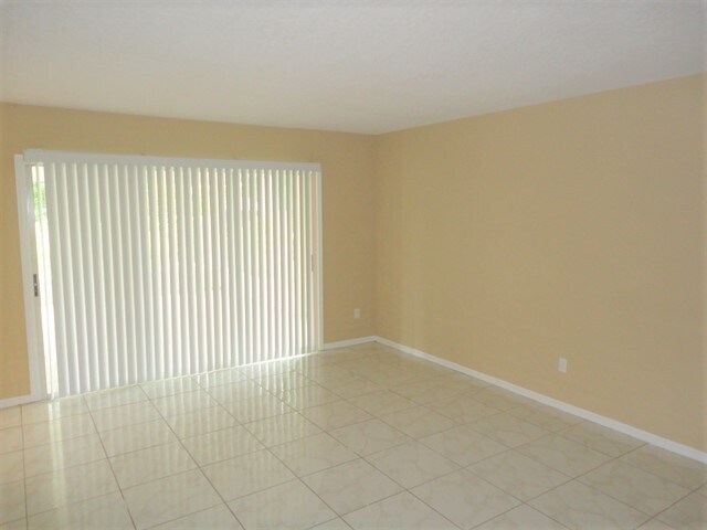 Building Photo - 2204 Albion Avenue