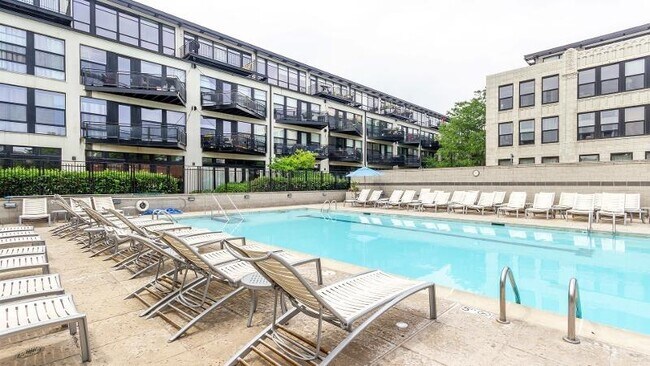 piscina comunitaria - 1151 W 15th St