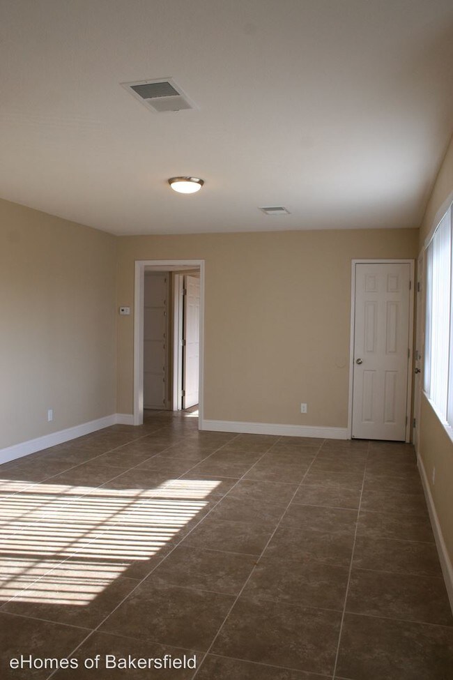 Foto del edificio - 3 br, 1.5 bath House - 2825 Pomona St