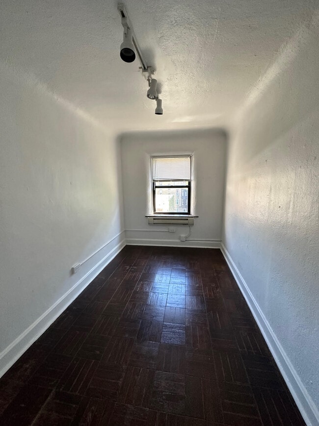 Building Photo - 1254 N Wells St