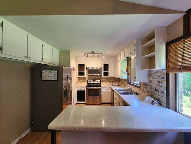 Building Photo - 5848 Oakleaf Drive
