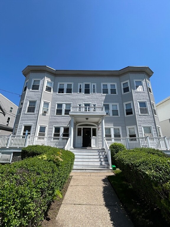 Primary Photo - 105 Grovers Ave