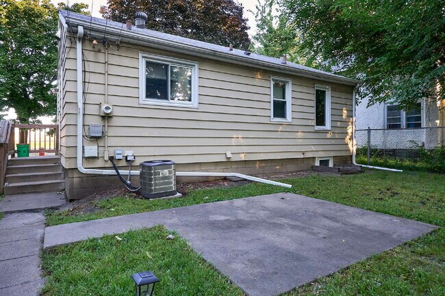 Foto del edificio - Charming 3-Bedroom Home with Finished Basement in Minneapolis!