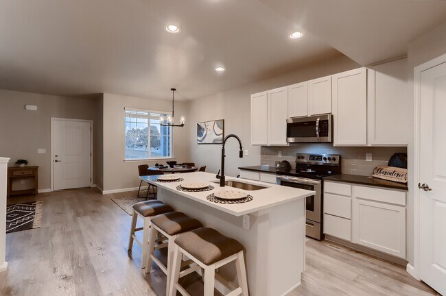 Building Photo - 2700 Brookstone Dr