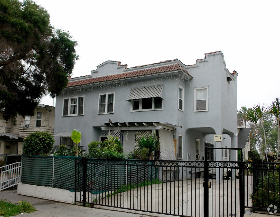 Primary Photo - 653 N Heliotrope Dr