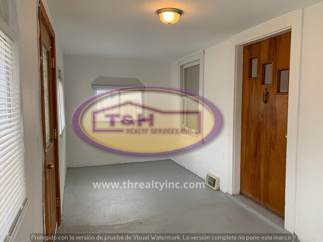 Building Photo - 1503 E Markwood Ave