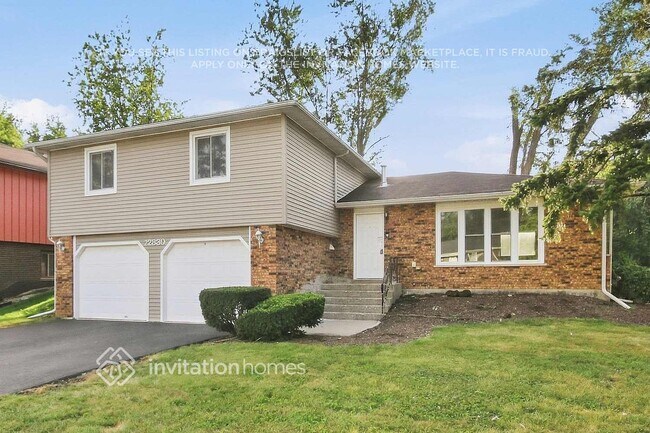 Foto del edificio - 22830 Lakeshore Dr