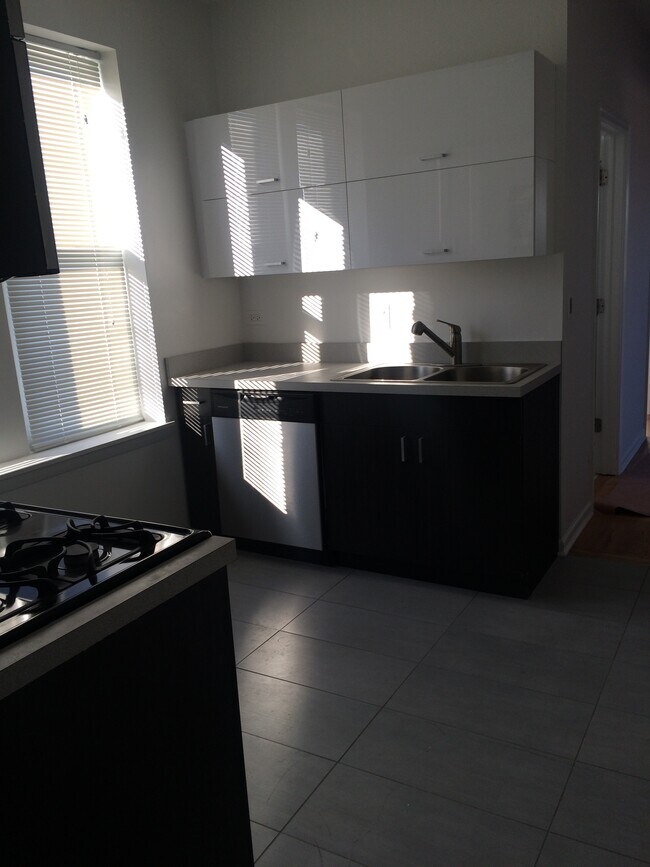 Foto del edificio - 3249 W Potomac Ave