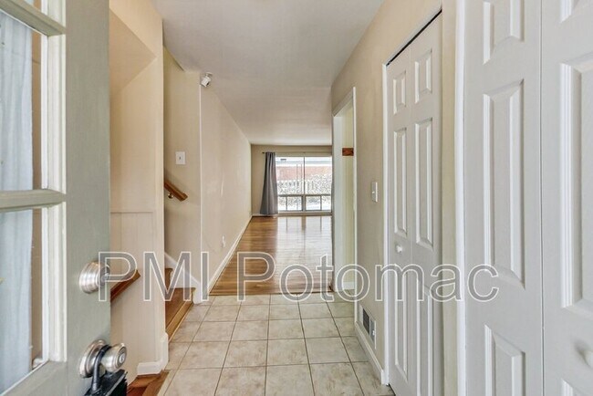 Foto del edificio - 717 Carter Rd