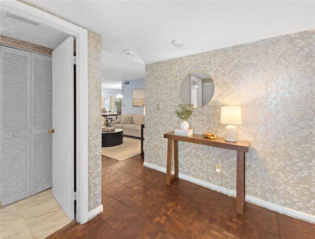 Building Photo - 553 Fairways Cir