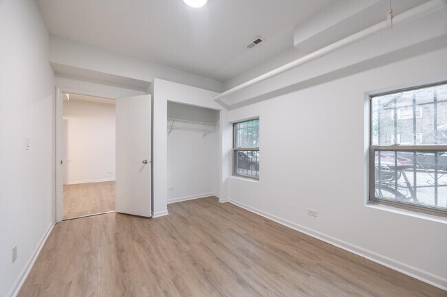 Foto del edificio - 5054 N Winthrop Ave