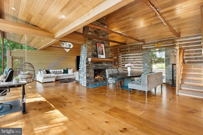 Foto del edificio - 11540 Springridge Rd