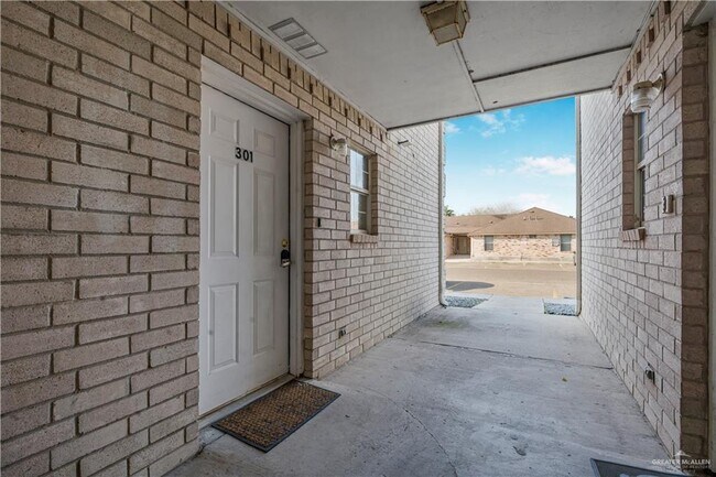 Foto del edificio - 1804 Oasis Dr