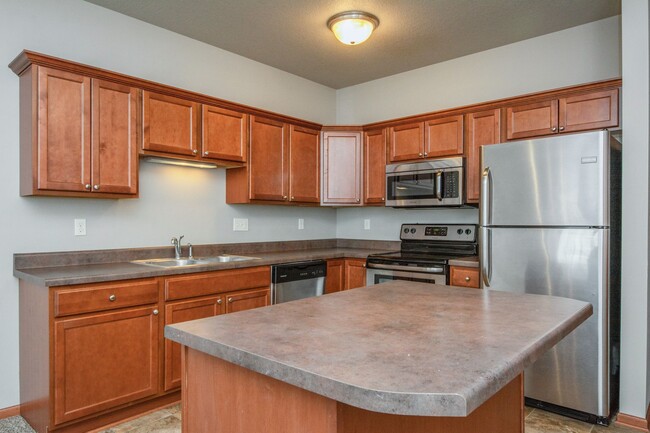 124 N Hyland n.º 204 | Cocina - Triangle Apartments