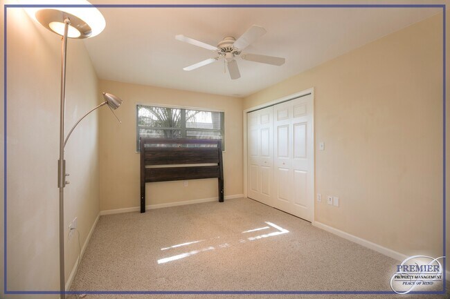 Building Photo - ******PET FRIENDLY** 1 BED/1 BATH - GREAT LOCATION - WALK TO THE BEACH! NAPLES PARK - NO HOA