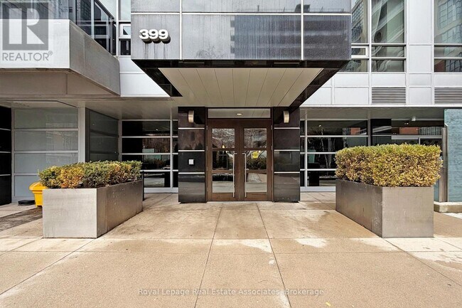 Photo du bâtiment - 399 Adelaide St W