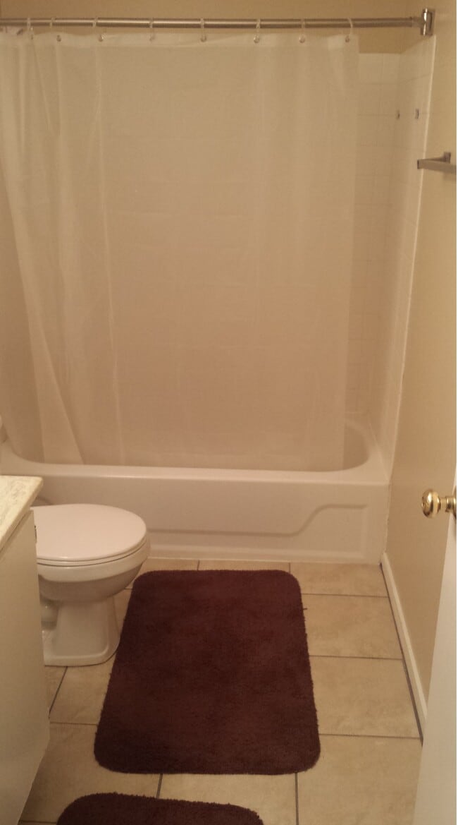 Bathroom 1 - 122 Mullingar Ct