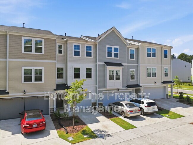 Foto del edificio - 1204 Lily Loch Wy