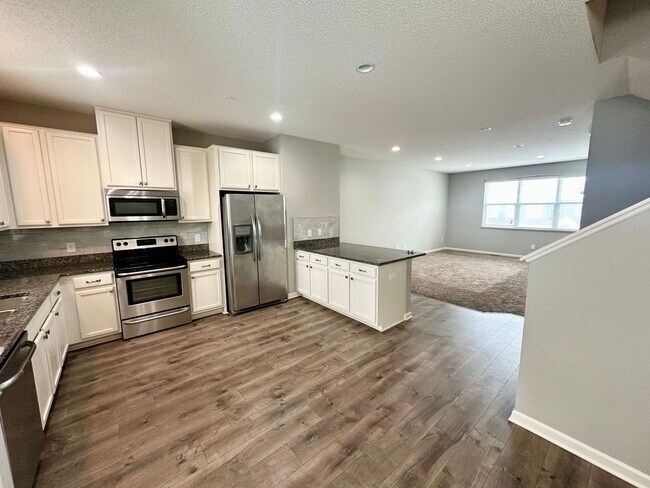 Foto del edificio - Gorgeous Newer-Built Townhome in Maple Grove!