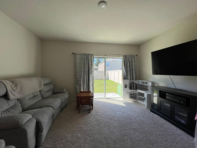 Building Photo - Beautiful 5 bedroom, 3 bath, 2 car garage ...