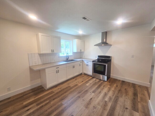 Building Photo - 2842 W Elm St