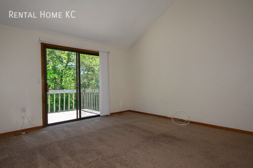 Foto del edificio - 3-bed 2-full-bath Duplex w/Double Garage  ...