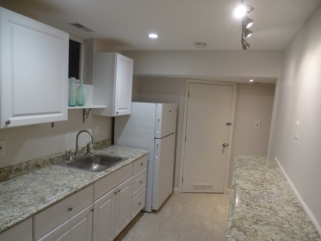 Kitchen - 5652 Barrymore Rd