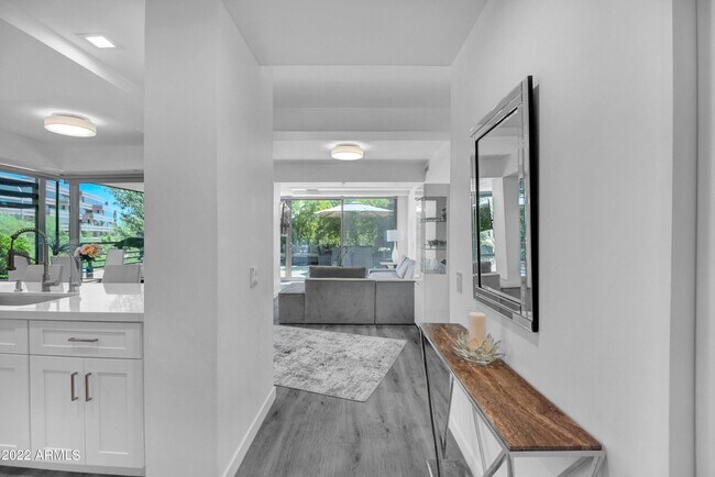 Building Photo - 7131 E Rancho Vista Dr