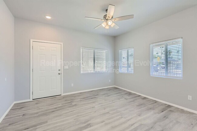 Foto del edificio - 7010 N 80th Ave