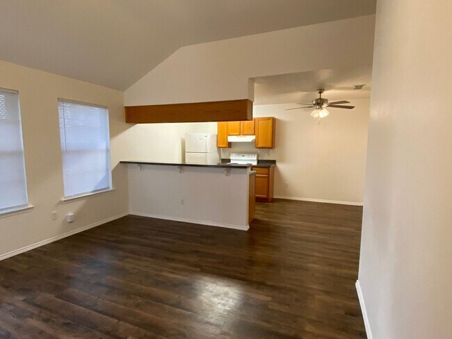 Building Photo - 641 Woodard Ave