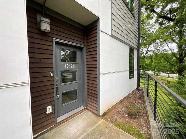 Building Photo - 1012 Westbrook Dr