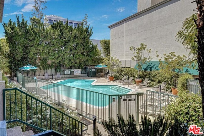 Building Photo - 4501 Cedros Ave