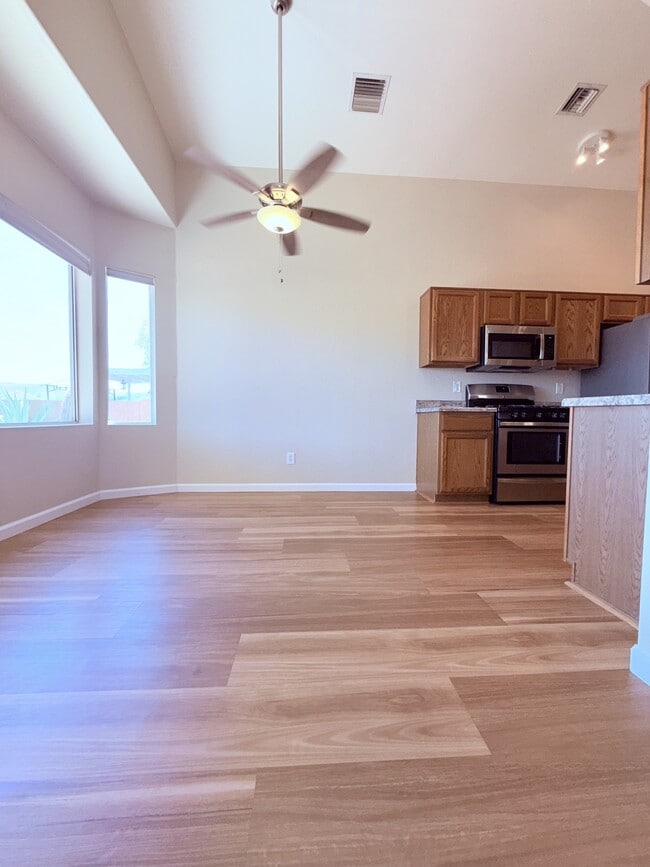 Building Photo - 9102 N Safflower Ln