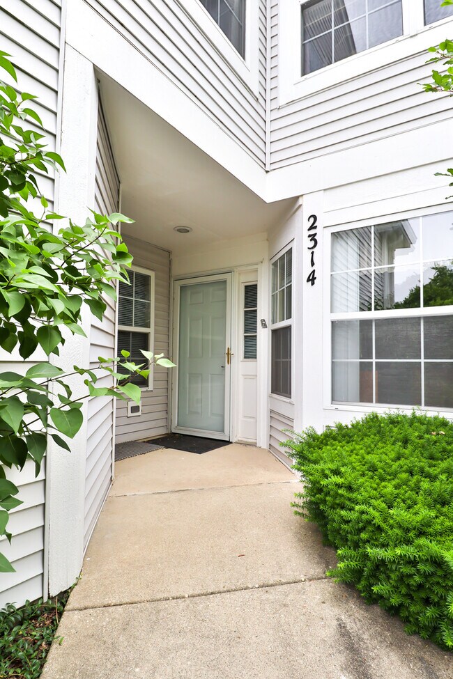 Building Photo - 2314 Woodside Dr