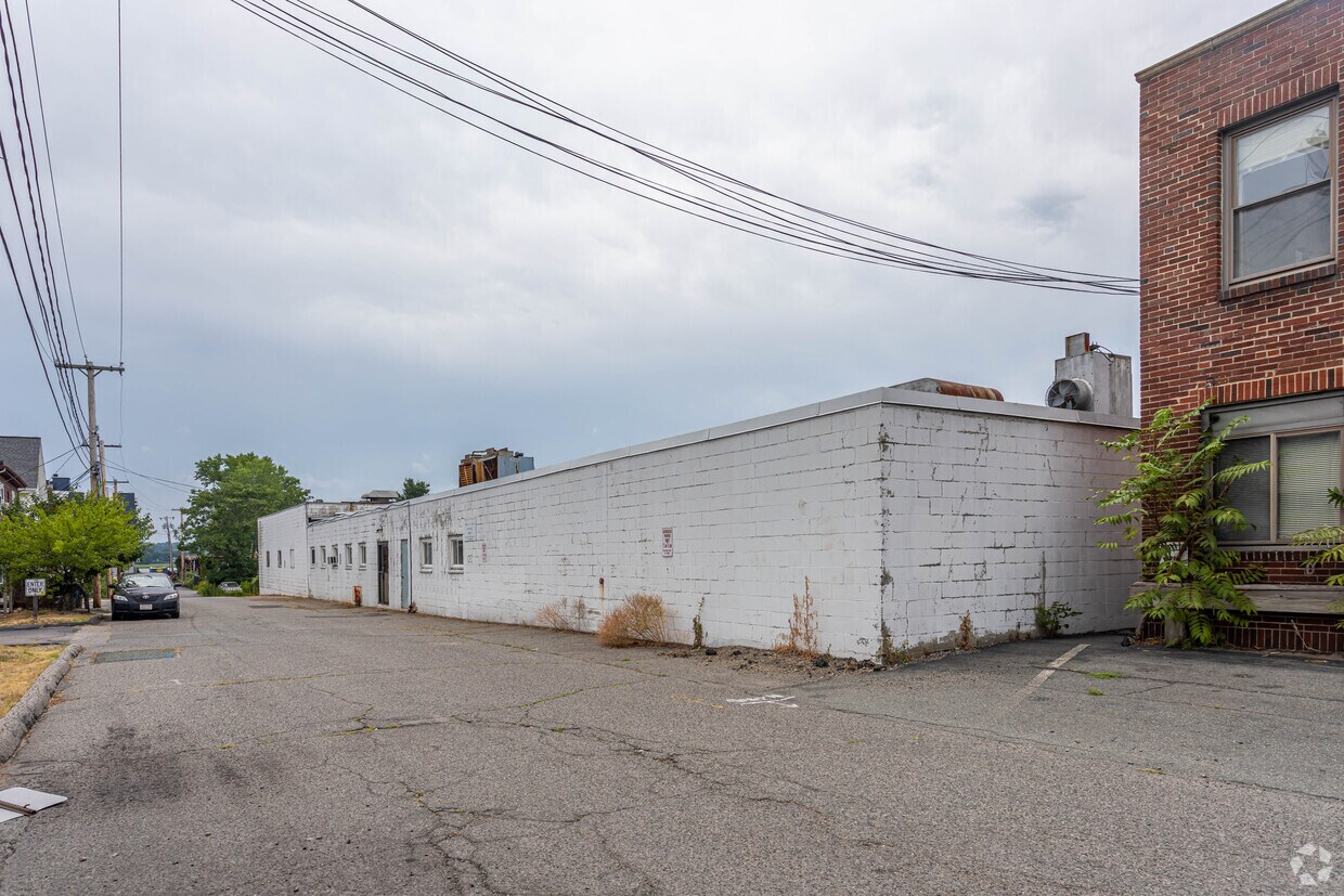 3139 Newbury St, Quincy, MA 02171 Apartments in Quincy, MA