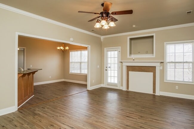 Building Photo - 223 Duck Creek Dr