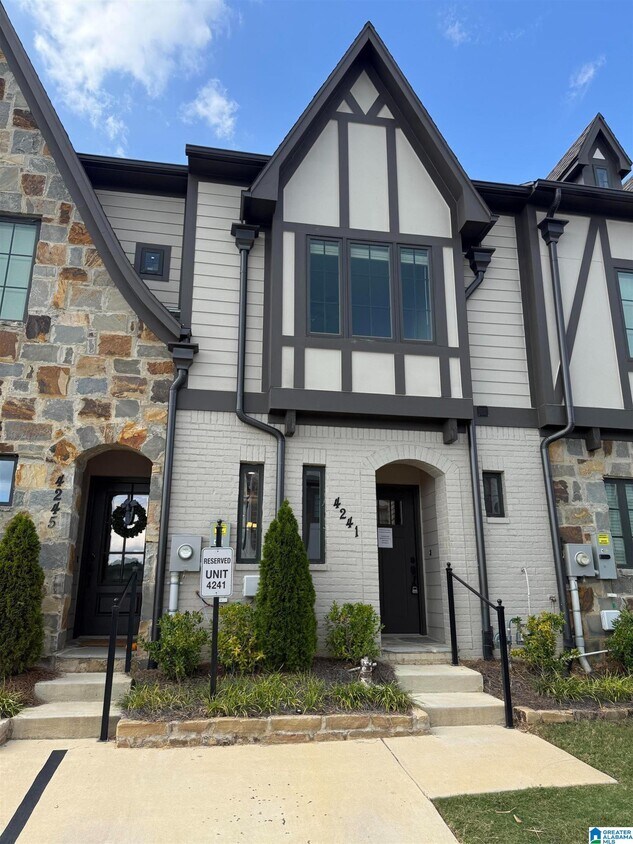 Building Photo - 4241 Lennox Dr