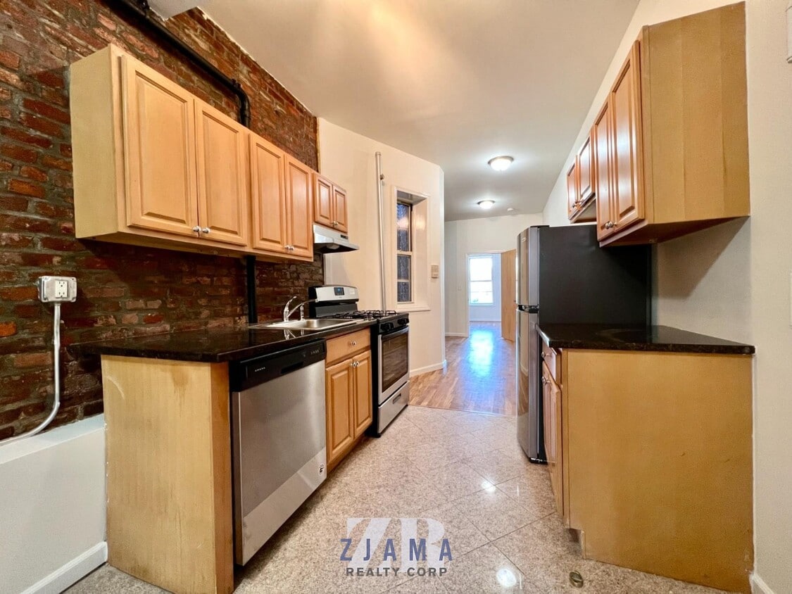 Primary Photo - 326 21st St