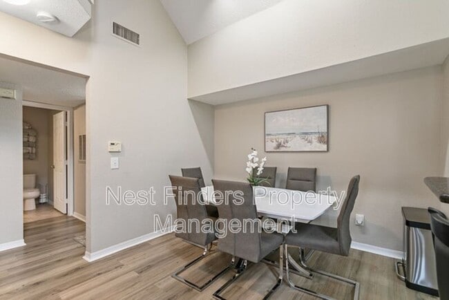 Building Photo - 13703 Richmond Park Dr N