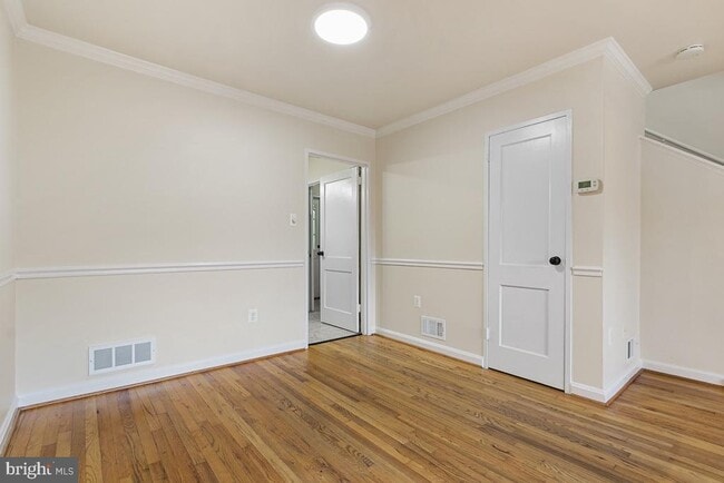 Building Photo - 9003 Manchester Rd