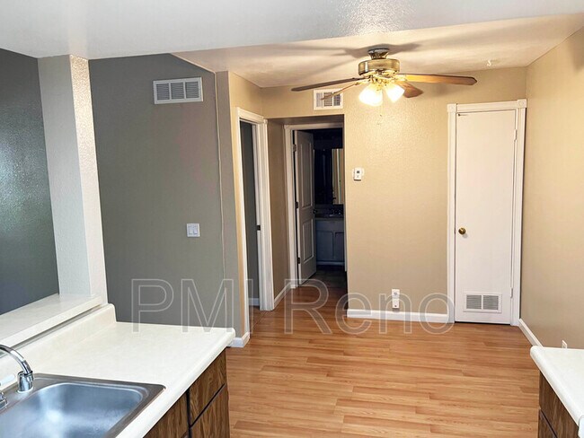 Foto del edificio - 530 E Patriot Blvd